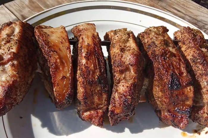 Особый шашлык из корейки. Между кусками мяса начинка из свеклы, зелени и сыра