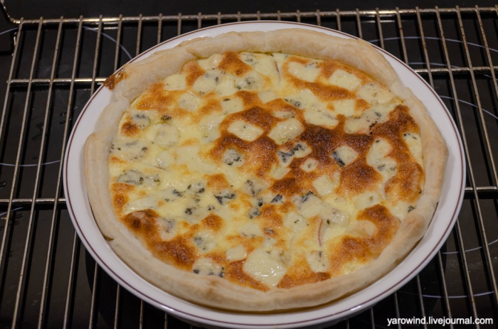 Пирог с грушей и сыром