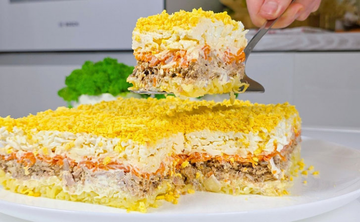 Нежнейшая Мимоза по северному рецепту: секрет вкуса в особой заправке и двух видах рыбы