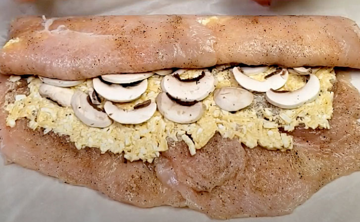 Гениальный способ готовить курицу. Делаем рулет, а внутри салат