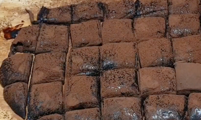 Гора конфет из банки сгущенки и ложки какао. За 30 минут все готово